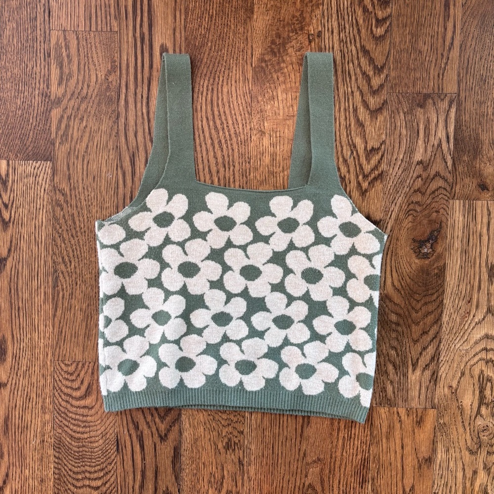 Altar'd State Green Floral Knit Crop Tank Size Medium Cottagecore Daisy Sweater